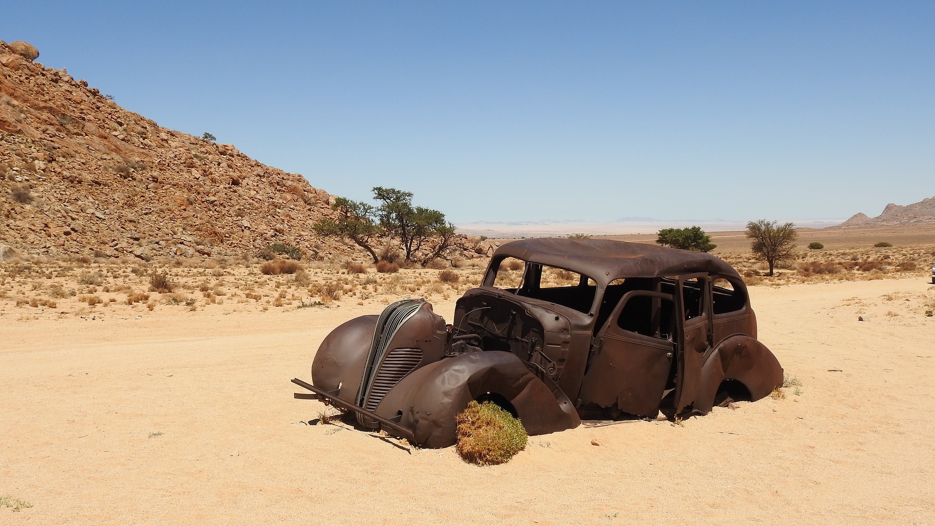 versandetes Auto in Wüste, Namibia