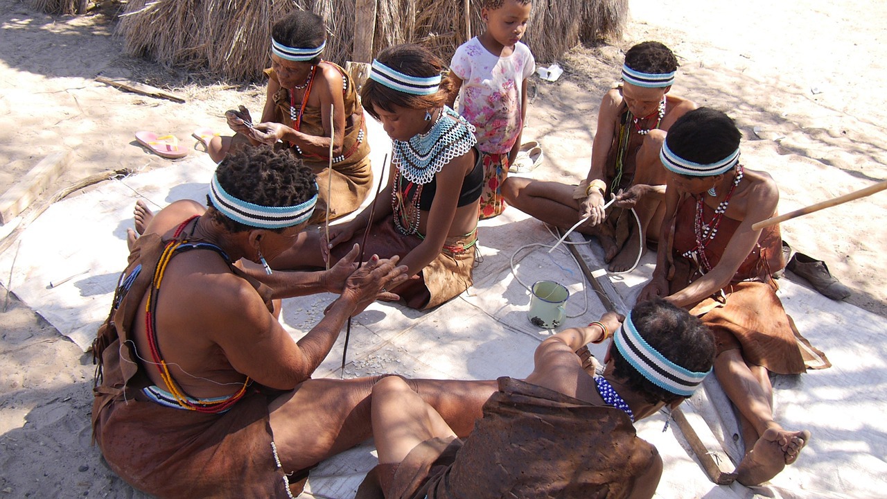 Frauen im Dorf bei der Zubereitung der Mahlzeit lebendiges Museum