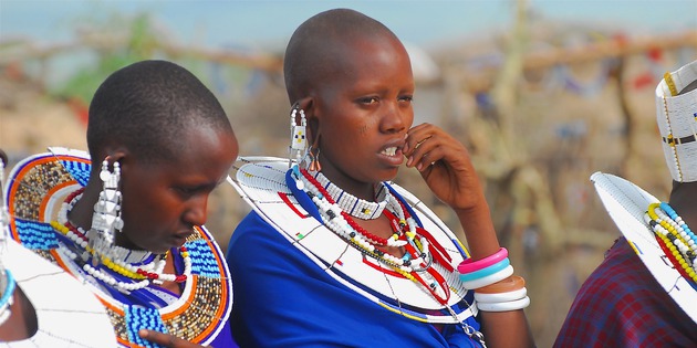 Frauen, Massai, Indigene