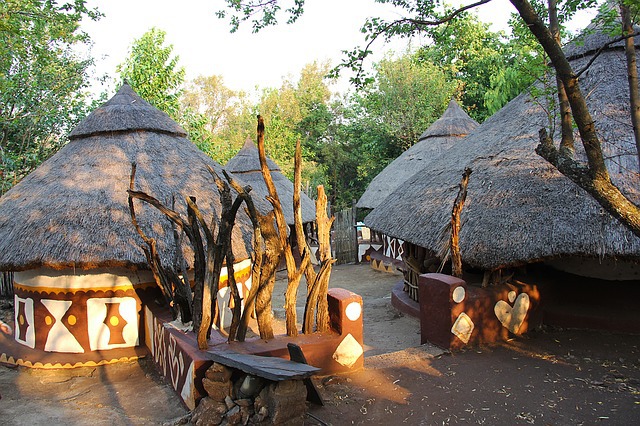 Dorf der San in Afrika