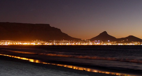 Kapstadt Nachtaufnahme Küste Tafelberg